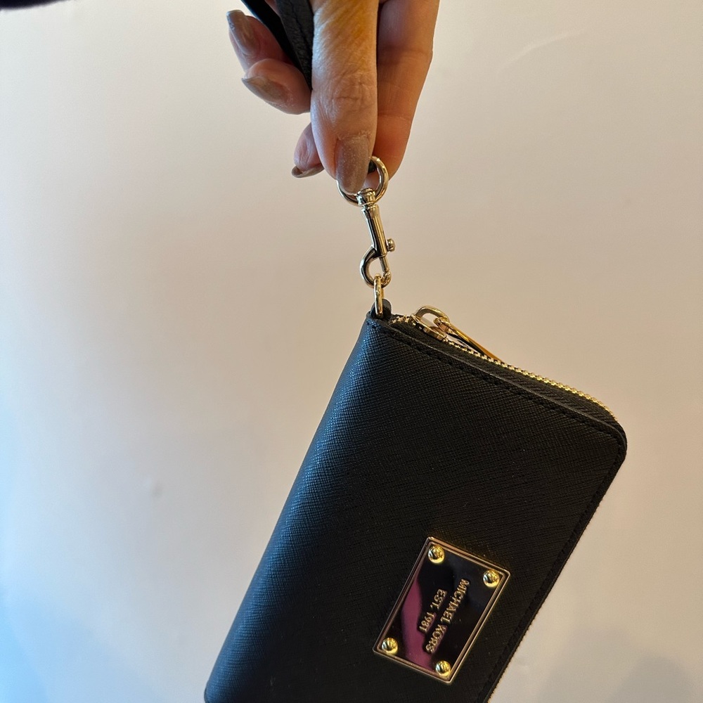Michael Kors wallet wristlet